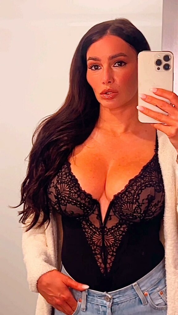 Sara La Fountain otti itsestään tulikuuman selfien Los Angelesissa.