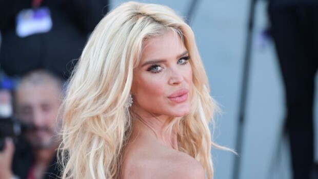 Victoria Silvstedtin miesmaku: lyhyt, vanha, rikas! Katso uudet lomakuvat Monacosta