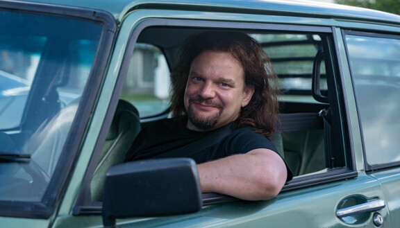 Ismo Leikola toimii Top Gear Suomi -ohjelman juontajana yhdessä Christoffer Strandbergin sekä Teemu Selänteen kanssa. Sanoman arkistokuva ohjelman ensimmäiseltä kaudelta.