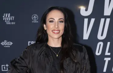 Janna peittelee silmäänsä – tässä syy