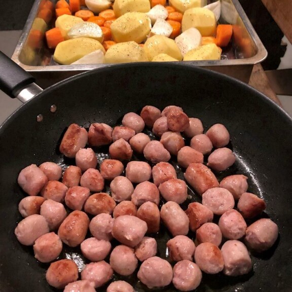 Saariston Martta suosii lähiruokaa! Näin syntyy siskonmakkarajuureslaari seitsemällä eurolla Pannulla