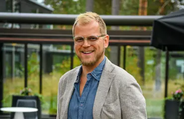 Antti Luusuaniemen ökytaloprojektin osakkaat paljastuivat! Naapurina suhdehuhujen pyörteissä ollut julkkismies – kuvat!