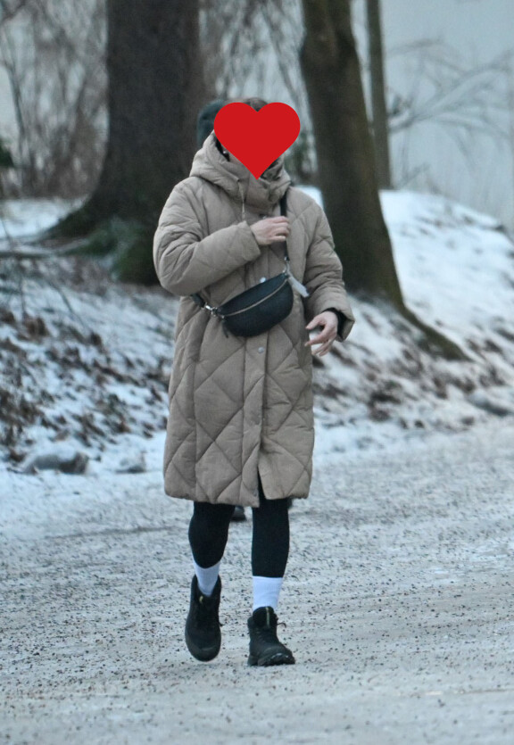 Romanssihuhut ovat kumottu, sillä Kallen vaimo on tuttu näky parin uusilla kotikulmilla.