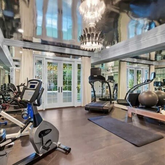 Tämän kuntosalin luulisi kelpaavan vaativallekin treenaajalle. Tämän kuntosalin luulisi kelpaavan vaativallekin treenaajalle.