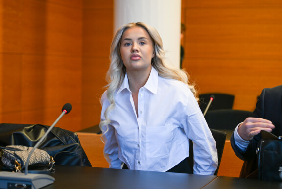 Tämän näköisenä Sonja saapui aiemmin syksyllä käräjäoikeuteen.