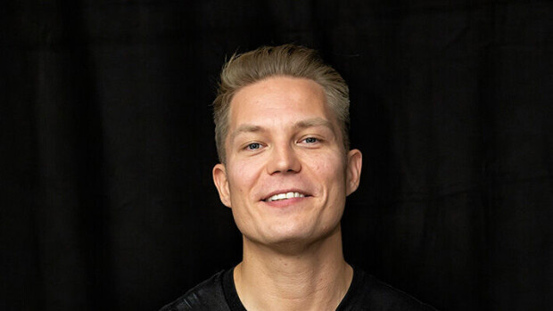 Podcast: Jare Tiihonen käyttää miljonäärien luottokorttia: 'Ihan hyvin se toimii' Cheek eli Jare Tiihonen