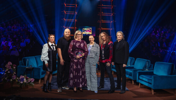 Iltan lisäki erikoisjaksossa ovat Irina, Kasmir, Jarkko Ahola ja Pepe Wilberg. Kuvassa keskellä ohjelman juontaja Katja Ståhl.