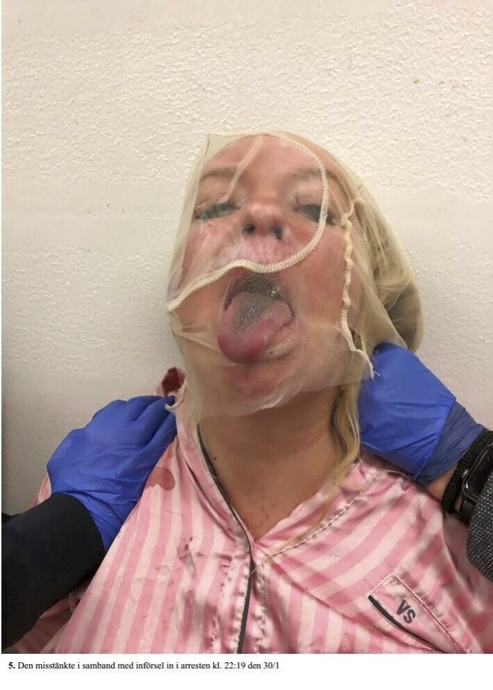 Johannalle asetettiin päähän sylkyhuppu. Johanna Tukiainen
