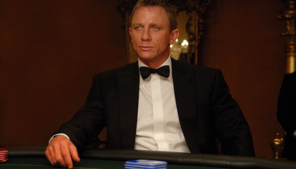Daniel Craig esitti James Bondia viidessä elokuvassa. Kuva Casino Royalesta (2006).