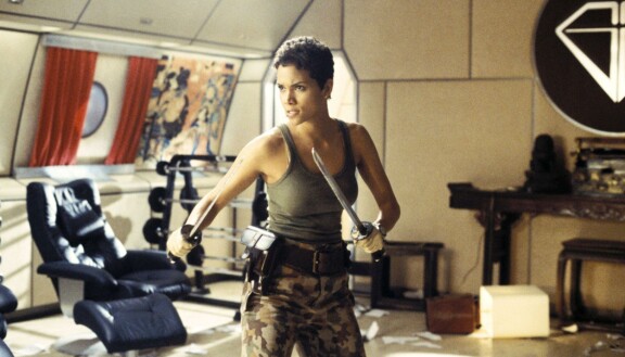 Elokuvassa 007 − Kuolema saa odottaa (2002) nähdyn agentin, Halle Berryn näyttelemän Jinxin ympärille kaavailtiin omaa sarjaa, mutta hankkeesta luovuttiin.