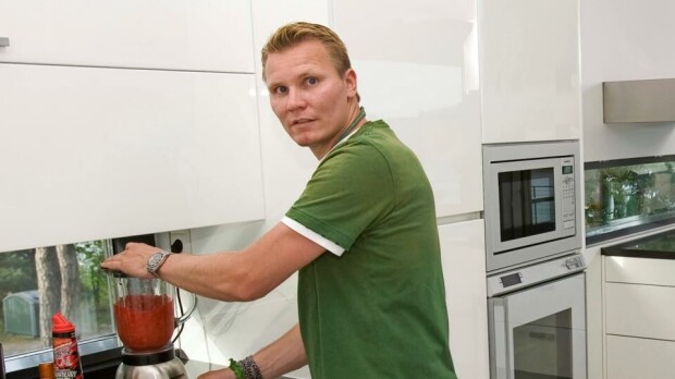 Turkulainen ex-kiekkotähti päräytti yltiöromanttisesti kihloihin – taustalla erikoinen soppa