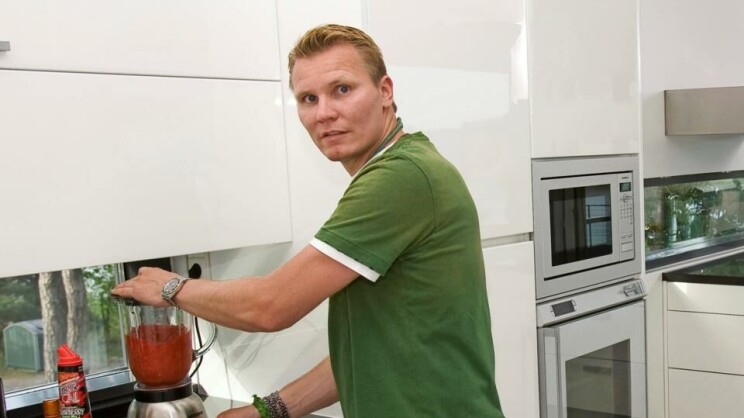 Turkulainen ex-kiekkotähti päräytti yltiöromanttisesti kihloihin – taustalla erikoinen soppa
