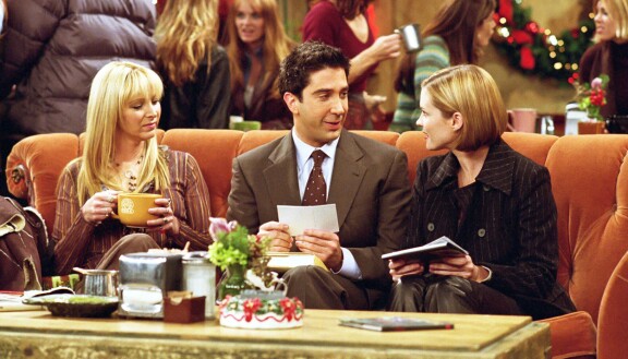 Lisa Kudrow (vas.) ja David Schwimmer (kesk.) tähdittivät Frendejä.