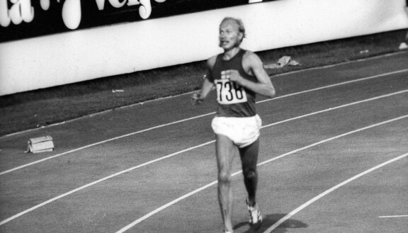 Oulun ihmemies Juha Väätäinen painoi pulisongeissaan EM-kultaan 1971.