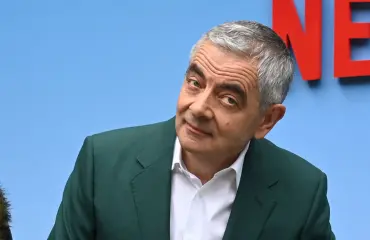 Rowan Atkinson, 70, pelasti perheensä kuolemalta