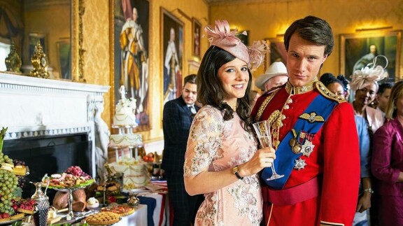 The Windsors -sarjassa näytellyt Louise Ford on lähes 30 vuotta Rowania nuorempi.