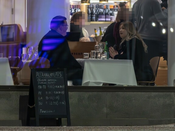 Patrick Itäniemi ja Pasha Pozdniakova nauttivat intiimistä illasta Helsingissä.