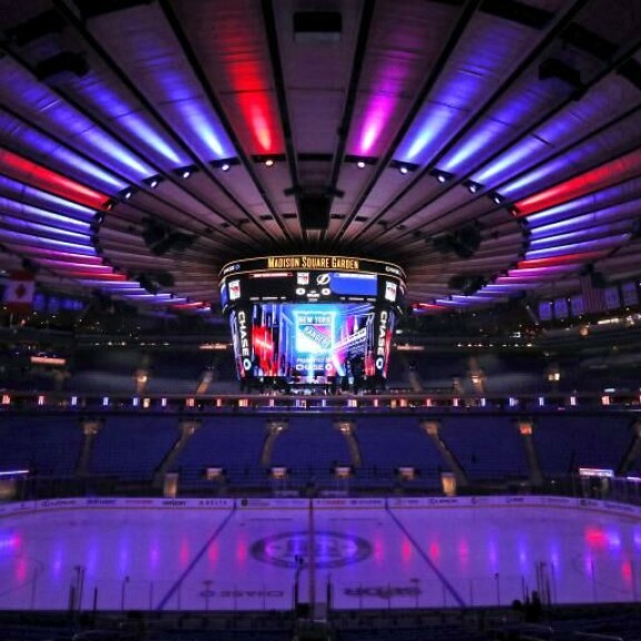 New Yorkin Madison Square Garden on maailman kuuluisimpia kiekkoareenoita. New Yorkin Madison Square Garden on maailman kuuluisimpia kiekkoareenoita.