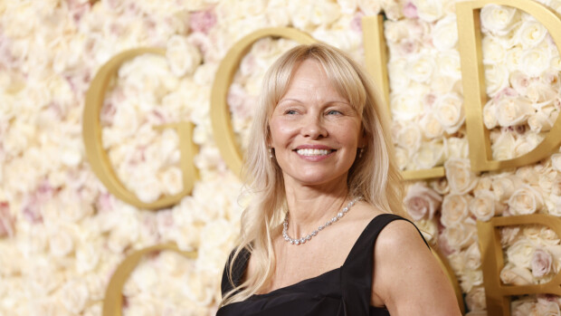 Meikitön Pamela Anderson, 57, hätkähdytti punaisella matolla – Jasmin Vähäkankaalta suorat sanat