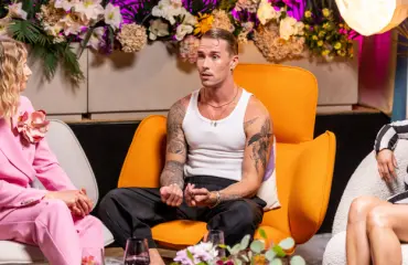 Sinkut paljaana -Tomin treffeillä kiusallinen tunnelma – päätyy yllättävään ratkaisuun