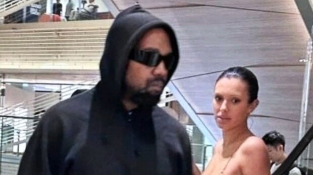 Kanye West jakoi hämmentävän videon vaimostaan – Bianca Censori täysin ilkosillaan