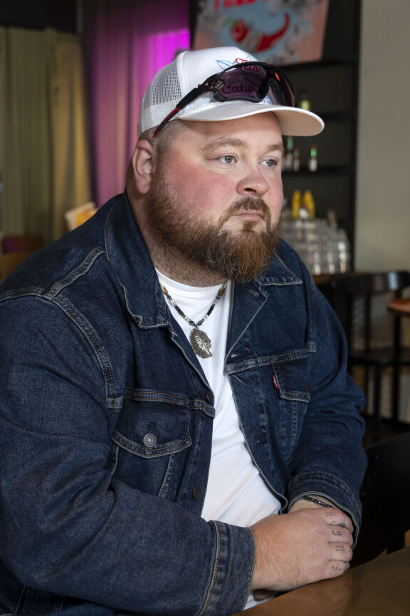 Pahasti pettynyt Akseli Herlevi aikoo pistää uutta matoa koukkuun.