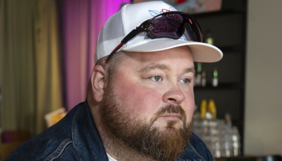 Pahasti pettynyt Akseli Herlevi aikoo pistää uutta matoa koukkuun.