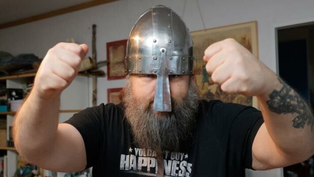 Viikinkihistoriaa harrastava Jukka ”Knut Härkä” Salonen tyrmää Netflix-sarjan: ”Suorastaan vilisi asiavirheitä” Jukka Salonen