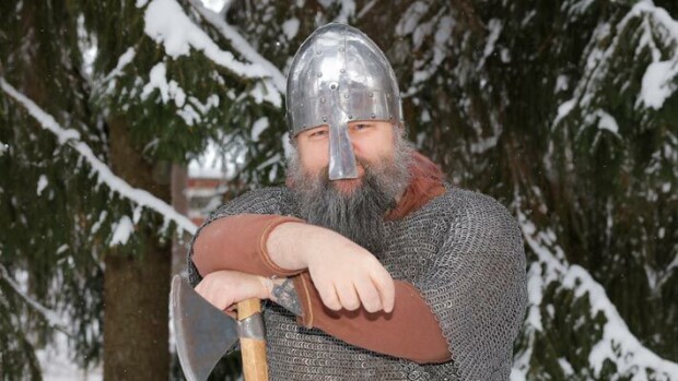 Mitä ihmettä?! Paimiolainen Jukka on viikinkisoturi Knut Härkä Jukka Salonen