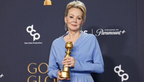 Hacks kertoo lasvegalaisesta koomikosta, Deborah Vancesta (Jean Hicks), joka ottaa itselleen etuoikeutetun nuoren suojtin (Ava Daniels). Jean Hicks palkittiin roolistaan Golden Globe-palkinnolla parhaasta naispääosasta komediasarjasta.