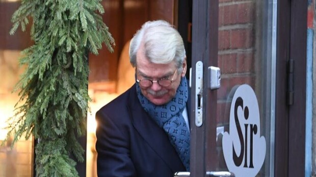 Autonkuljettaja varoitti Björn ”Nalle” Wahlroosia – näin kohupankkiiri reagoi Seiskan paparazziin Nalle Wahlroos