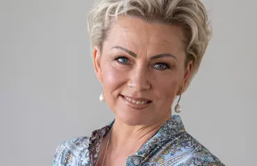 Mikä unohtui? Helena Ahti-Hallberg uhmaa turvallisuuttaan Thaimaassa
