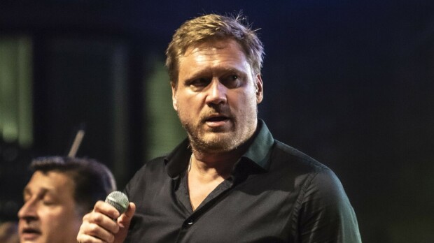 Samuli Edelmannin ja ruotsalaistähden puuhat ällistyttivät lentoasemalla – kuva