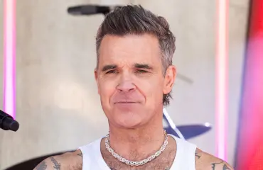 Robbie Williams riiteli rokkarinaapurin kanssa – näin kiista päättyi