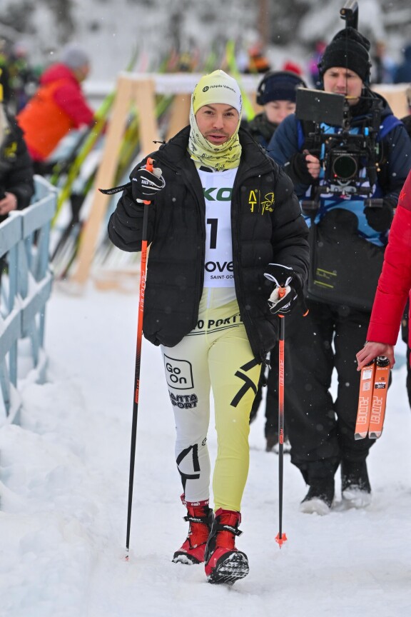 Antti Tuiskun ympärillä vallitsee valtaisa mediasirkus Imatran stadionilla.