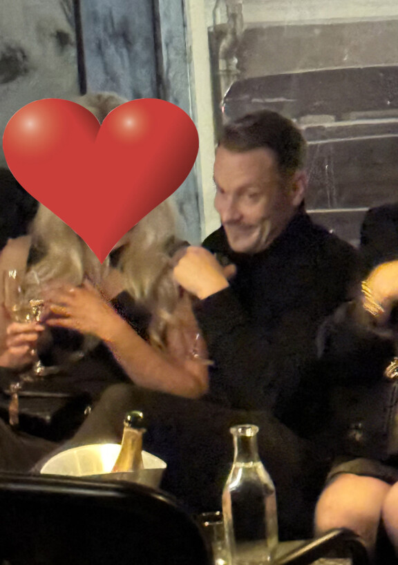 Markuksella riitti seuraa, juomaa ja hupia hienostoalueella sijaitsevassa baarissa.