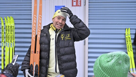 Antti avasi hiihtotiiminsä kuvioita viikonloppuna Imatran SM-hiihdoissa.