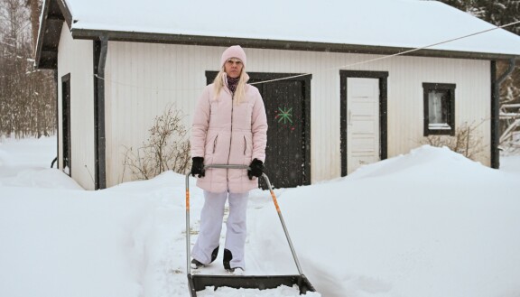 Pia ei ole kertaakaan käynyt taustalla näkyvässä pihasaunassa Matin kuoleman jälkeen.