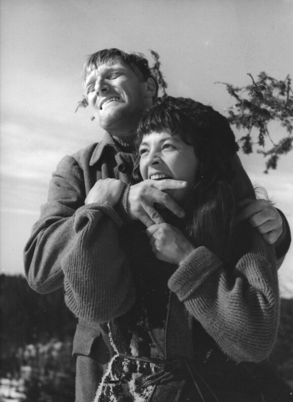 Lumisten metsien tyttö sai ensi-illan tammikuussa 1960. Åke ja Anneli olivat olleet tuolloin rakastavaisia jo seitsemän vuotta.