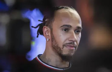 Uusi superpari? Lewis Hamilton ja näyttelijäkaunotar treffeillä