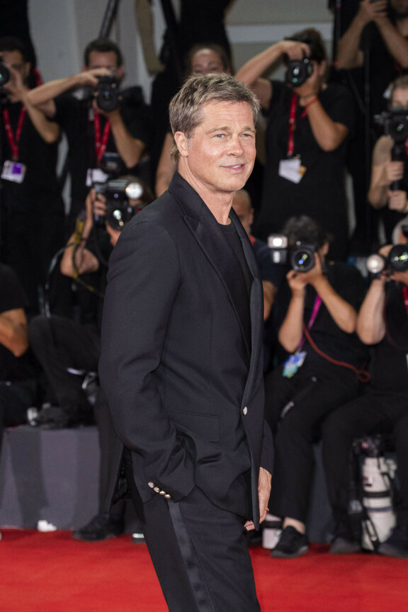 'Brad Pitt' sai ranskalaisnaisen pauloihinsa. Nainen haki huijareiden takia avioeroa.
