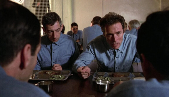 Clint Eastwood näyttelee pakosuunnitelman pääjehua Frank Morrisia.