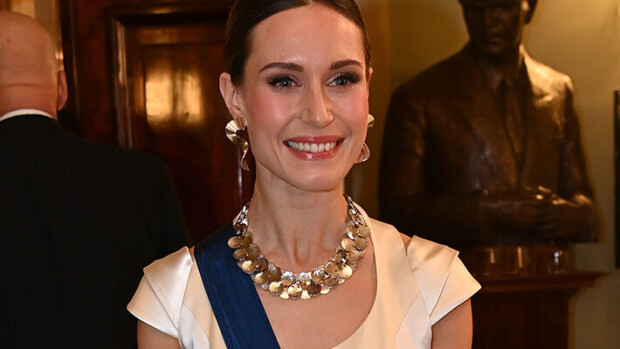 Yllättävä kuva! Sanna Marin nautti alkoholia mysteeriseurassa Sanna Marin