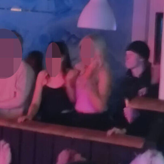 Kalle Rovanperä viihtyi kauniin blondin seurassa. Kalle Rovanperä