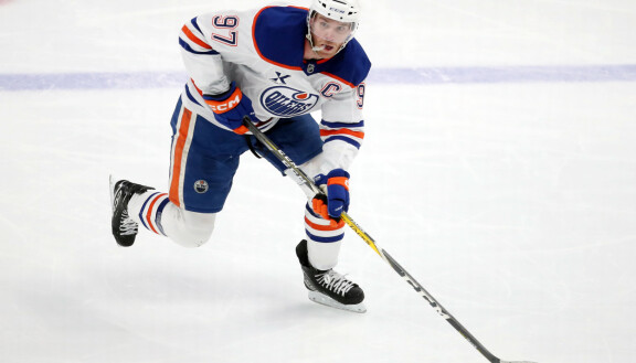 Edmonton Oilersin supertähti Connor McDavid tekee huimaa jälkeä NHL:ssä.