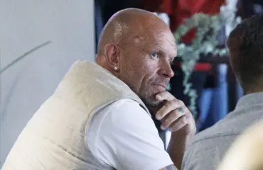 Somekansa raivostui Jere Karalahden autoilusta