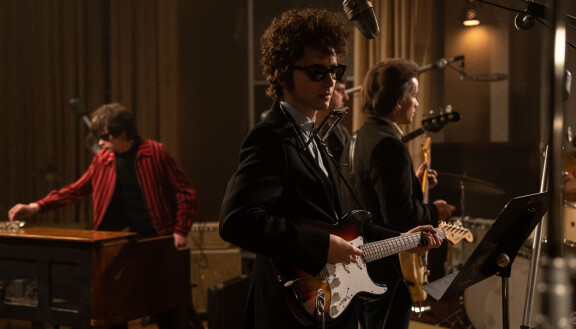 Hetki, jota folk-liike kammoksui: Bob Dylan on tarttunut sähkökitaraan.