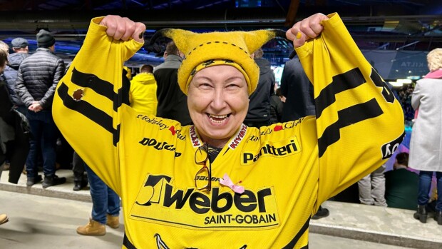 Jestas! SaiPa-fani Niinan sydän pamppailee Raimo Helmiselle: ”Raipe, mie rakastan sinuu!”
