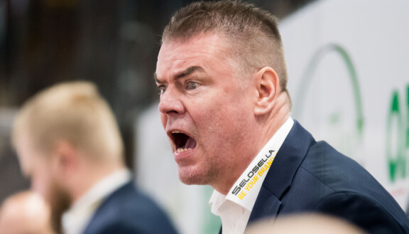 Tätä miestä rakastetaan Etelä-Karjalassa. Raipe elää tunteella otteluiden aikana.