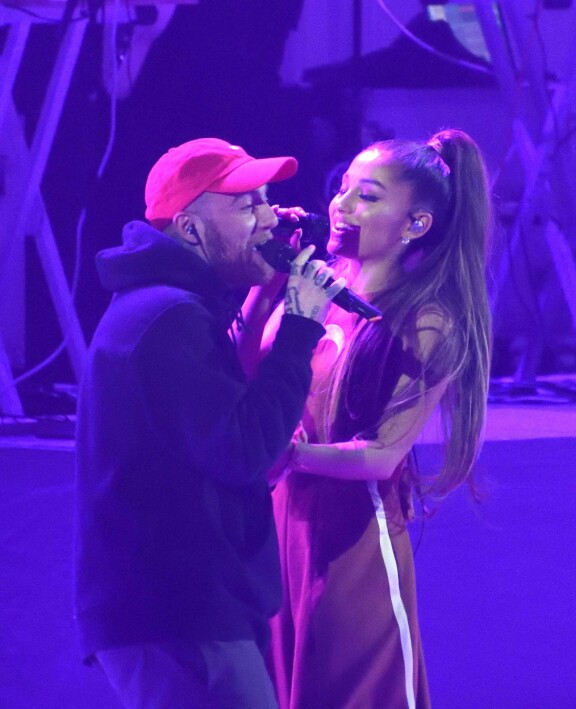 Mac Miller ja Ariana esiintymässä yhdessä vuonna 2017.